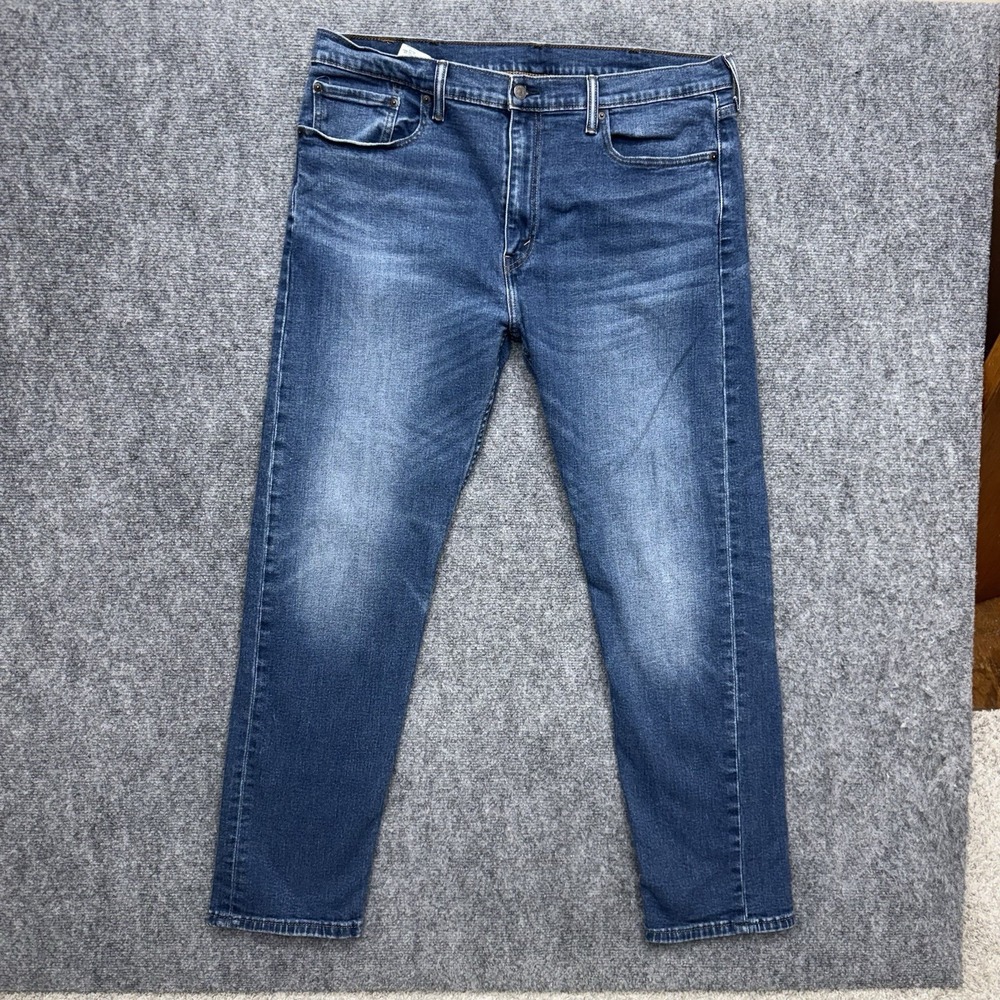 Levis 502 tapered leg jeans men's size 38 38x32 (tag is 38x34)